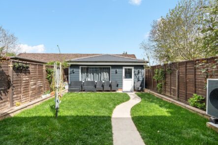 Garden and outbuilding at 6 Peters Avenue